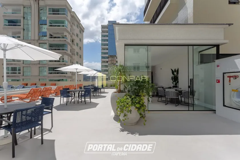 Apartamento &agrave; venda - 138m&sup2; - Meia Praia