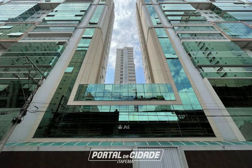 Apartamento &agrave; venda - 228m&sup2; - Meia Praia