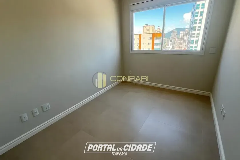 Apartamento &agrave; venda - 185m&sup2; - Meia Praia