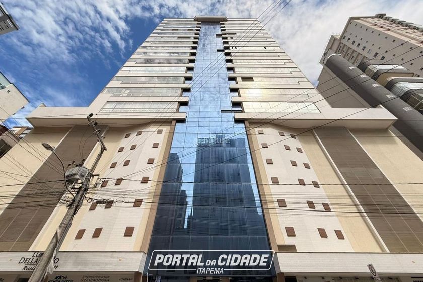 Apartamento &agrave; venda - 198m&sup2; - Meia Praia