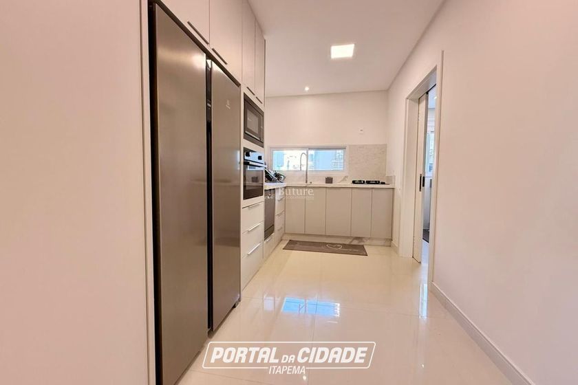 Apartamento &agrave; venda - 180m&sup2; - Meia Praia