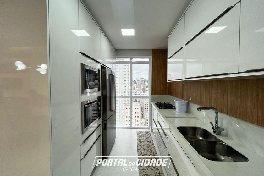 Apartamento &agrave; venda - 161m&sup2; - Meia Praia