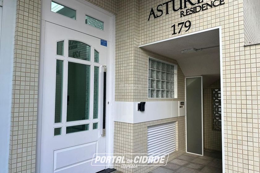 Apartamento &agrave; venda - 137m&sup2; - Meia Praia