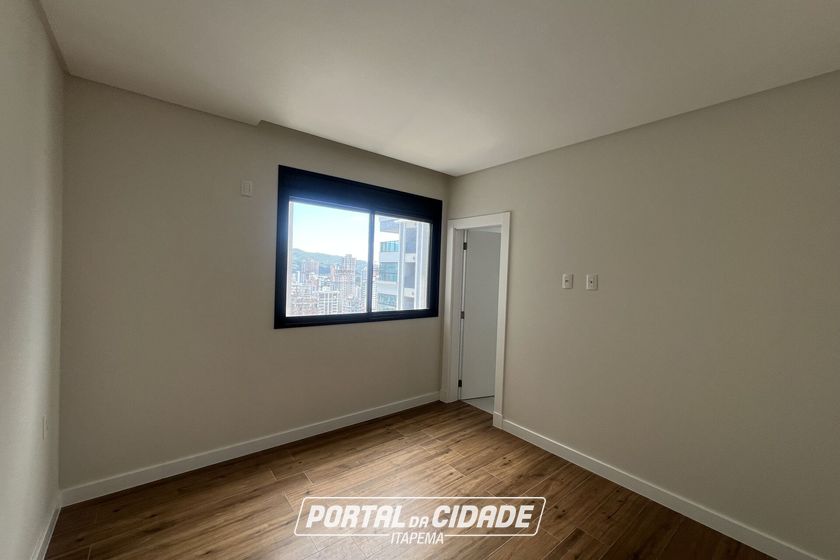 Apartamento &agrave; venda - 184m&sup2; - Meia Praia