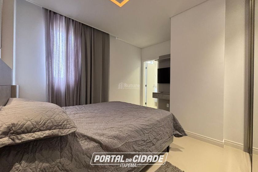 Apartamento &agrave; venda - 130m&sup2; - Meia Praia