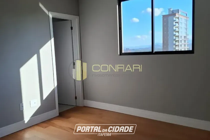 Apartamento &agrave; venda - 124m&sup2; - MEIA PRAIA