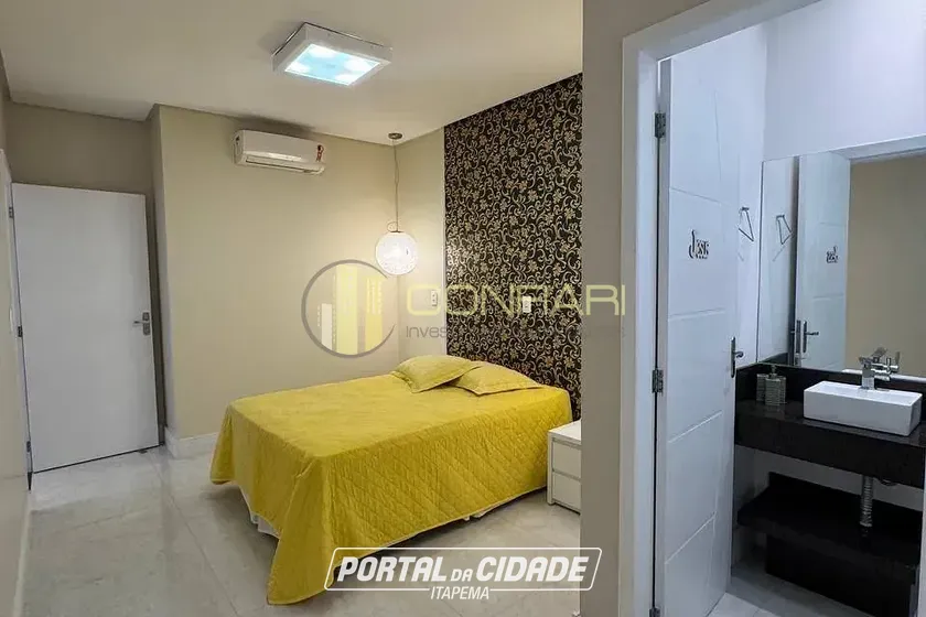 Casa &agrave; venda - 340m&sup2; - Meia Praia