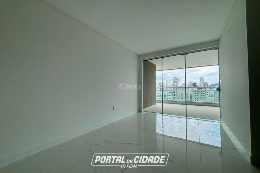 Apartamento &agrave; venda - 159m&sup2; - Meia Praia