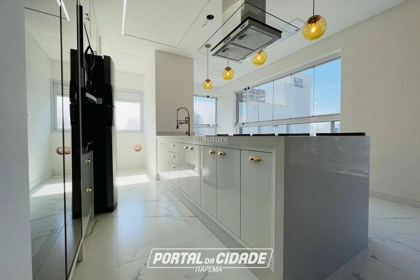 Apartamento &agrave; venda - 117m&sup2; - Meia Praia