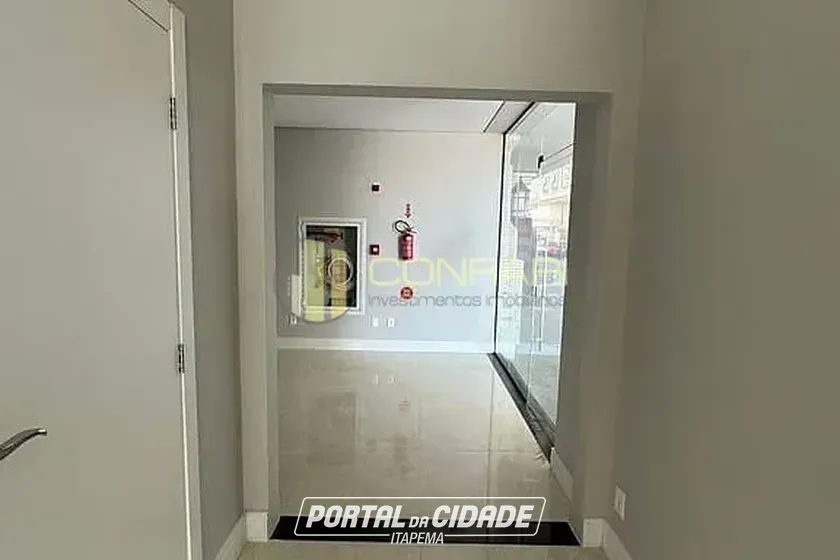 Sala Comercial &agrave; venda - 120m&sup2; - Meia Praia