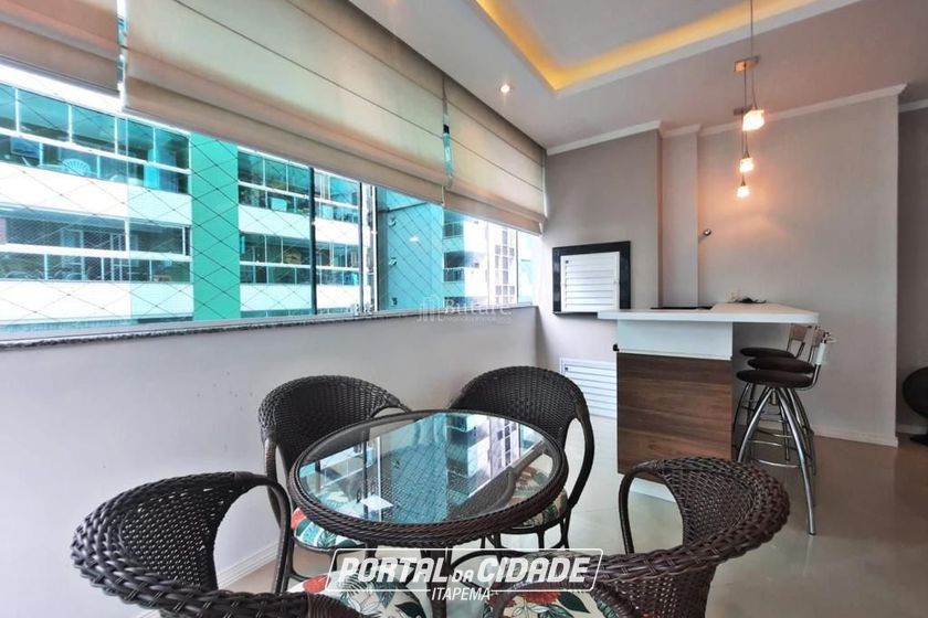 Apartamento &agrave; venda - 132m&sup2; - Meia Praia