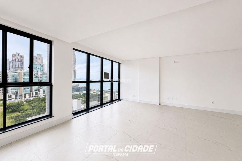 Apartamento &agrave; venda - 127m&sup2; - Meia Praia