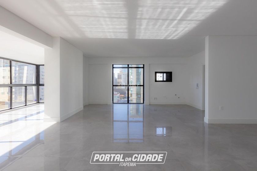 Apartamento &agrave; venda - 198m&sup2; - Meia Praia