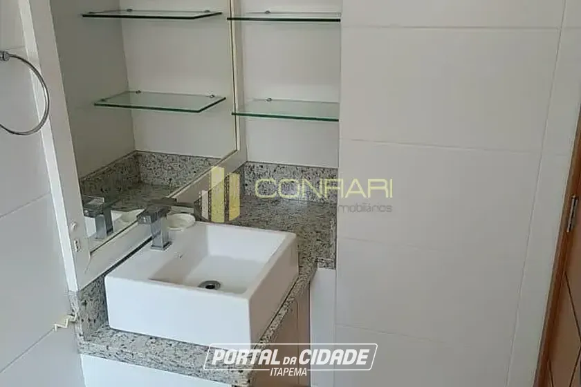 Apartamento &agrave; venda - 95m&sup2; - Meia Praia