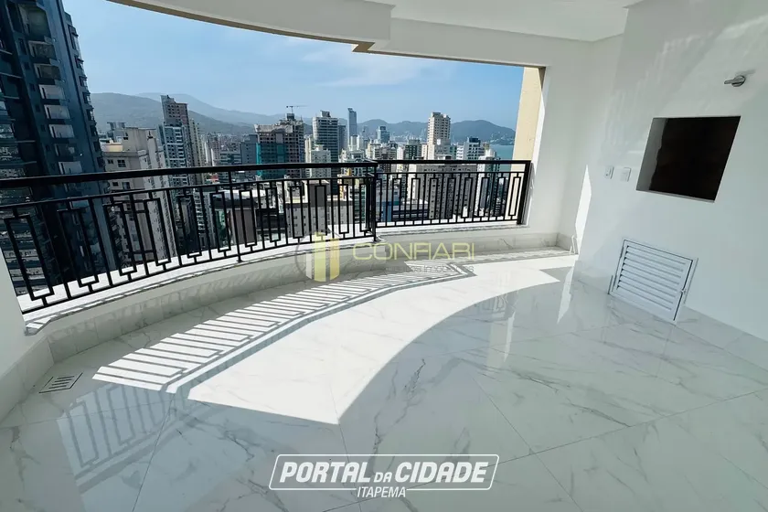 Apartamento &agrave; venda - 185m&sup2; - Meia Praia