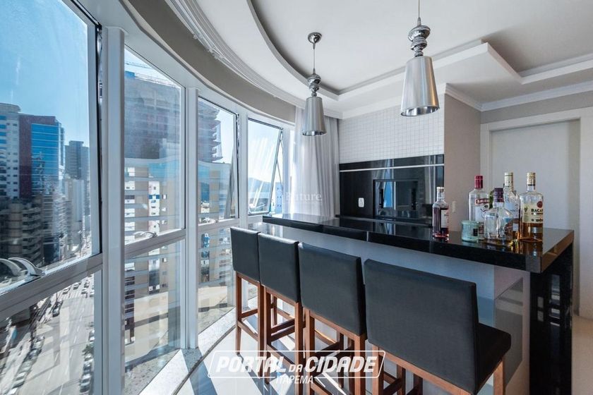 Apartamento &agrave; venda - 202m&sup2; - Meia Praia