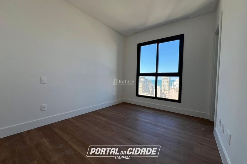 Apartamento &agrave; venda - 123m&sup2; - Meia Praia