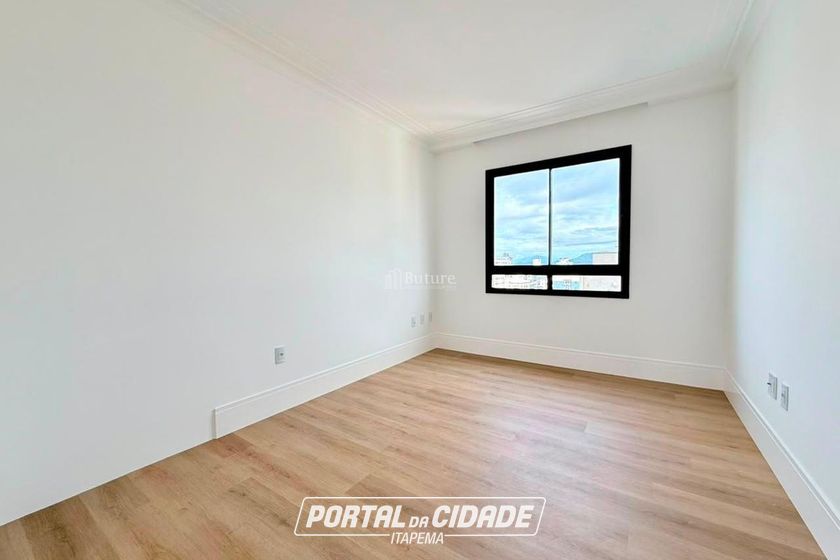 Apartamento &agrave; venda - 180m&sup2; - Meia Praia