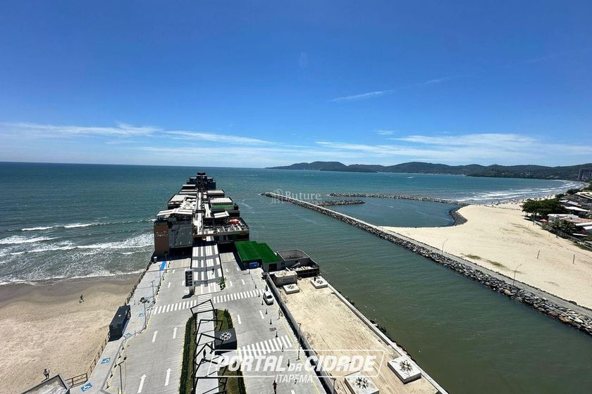 Apartamento &agrave; venda - 140m&sup2; - Meia Praia