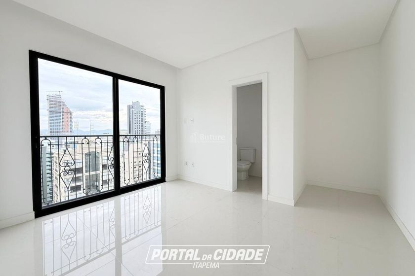 Apartamento &agrave; venda - 200m&sup2; - Meia Praia