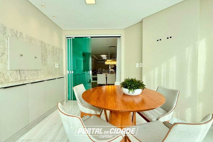 Apartamento &agrave; venda - 180m&sup2; - Meia Praia
