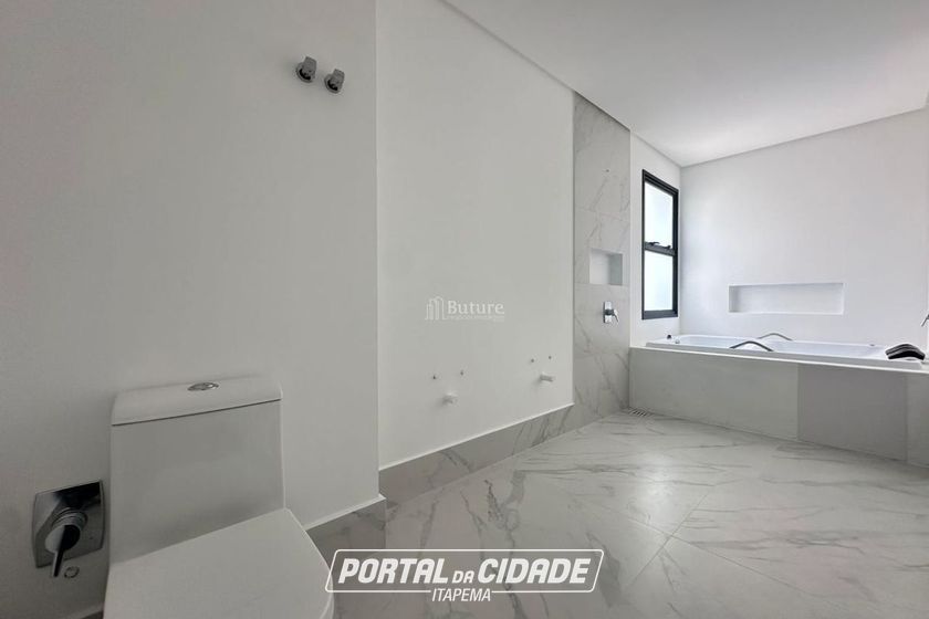Apartamento &agrave; venda - 185m&sup2; - Meia Praia