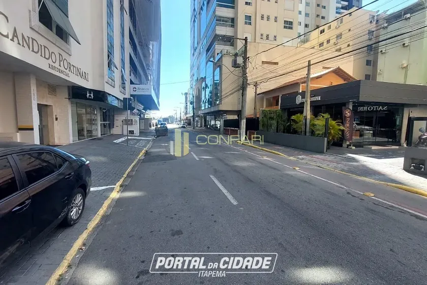 Sala Comercial para alugar - 125m&sup2; - Meia Praia