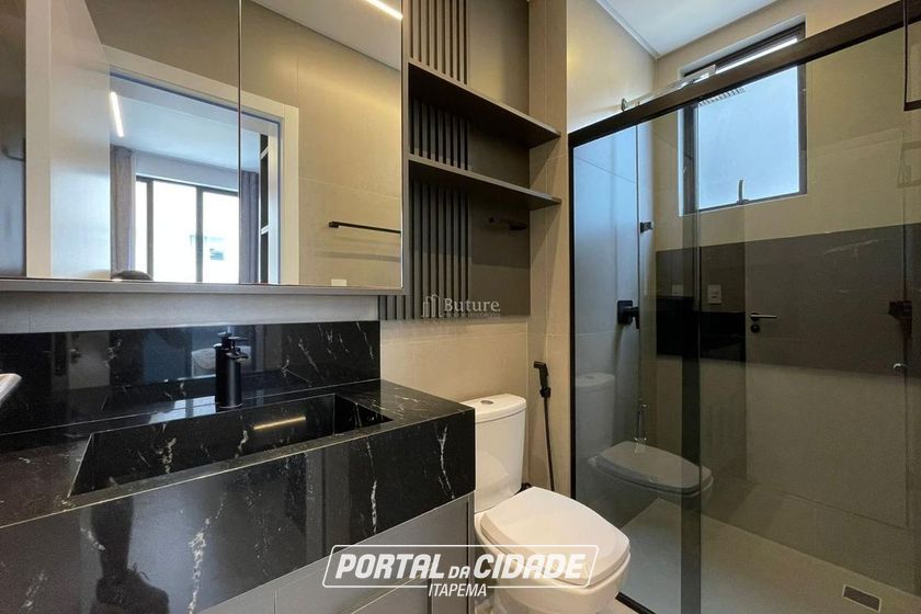 Apartamento &agrave; venda - 135m&sup2; - Meia Praia