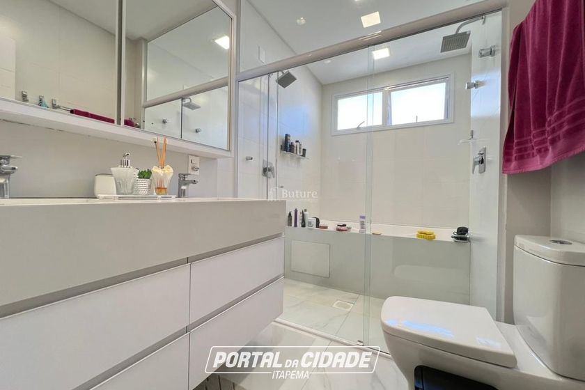 Apartamento &agrave; venda - 196m&sup2; - Meia Praia
