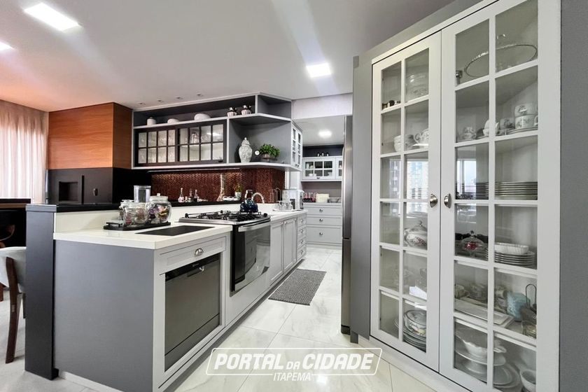 Apartamento &agrave; venda - 198m&sup2; - Meia Praia