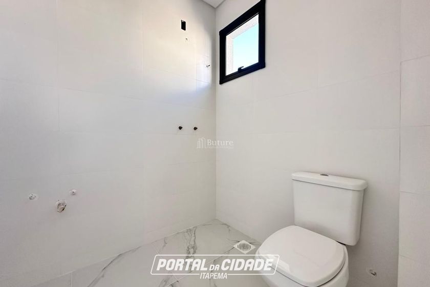 Apartamento &agrave; venda - 138m&sup2; - Meia Praia