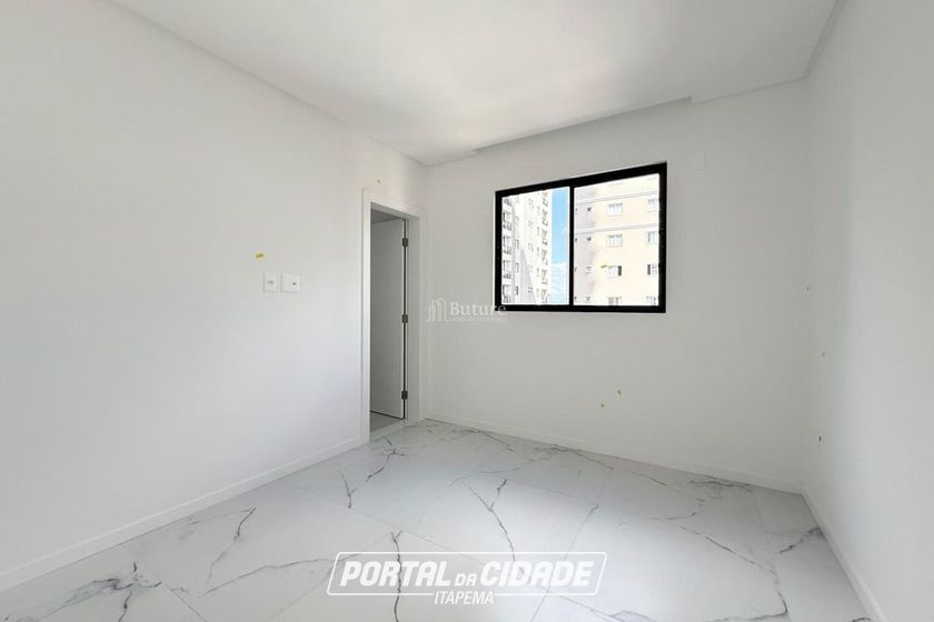Apartamento &agrave; venda - 160m&sup2; - Meia Praia
