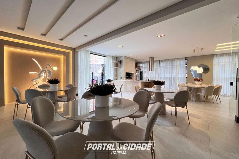 Apartamento &agrave; venda - 132m&sup2; - Meia Praia