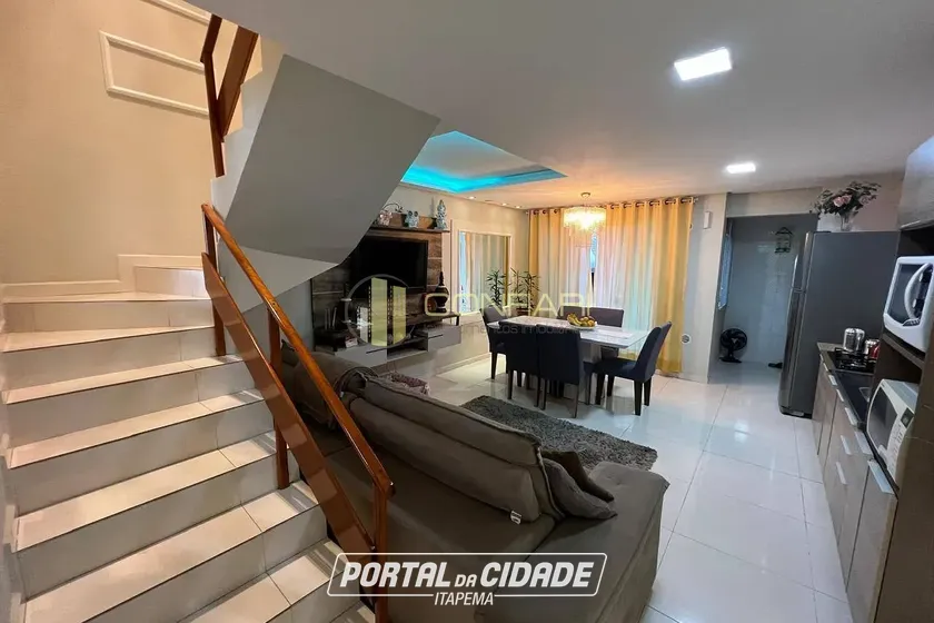 Sobrado &agrave; venda - 110m&sup2; - Meia Praia