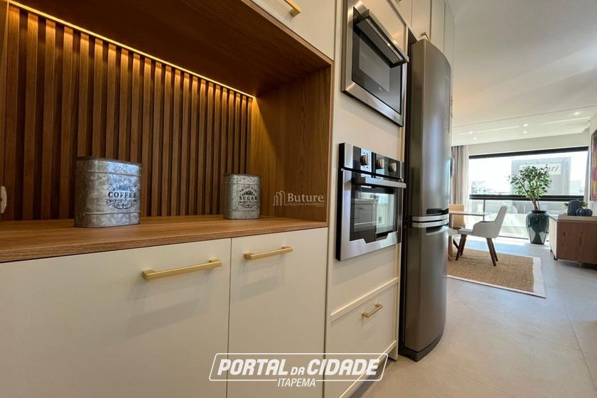 Apartamento &agrave; venda - 137m&sup2; - Meia Praia