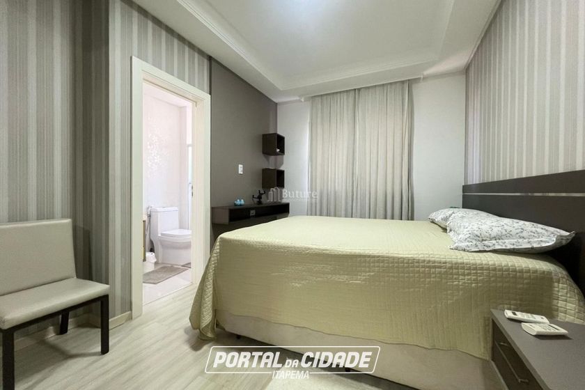 Apartamento &agrave; venda - 171m&sup2; - Meia Praia