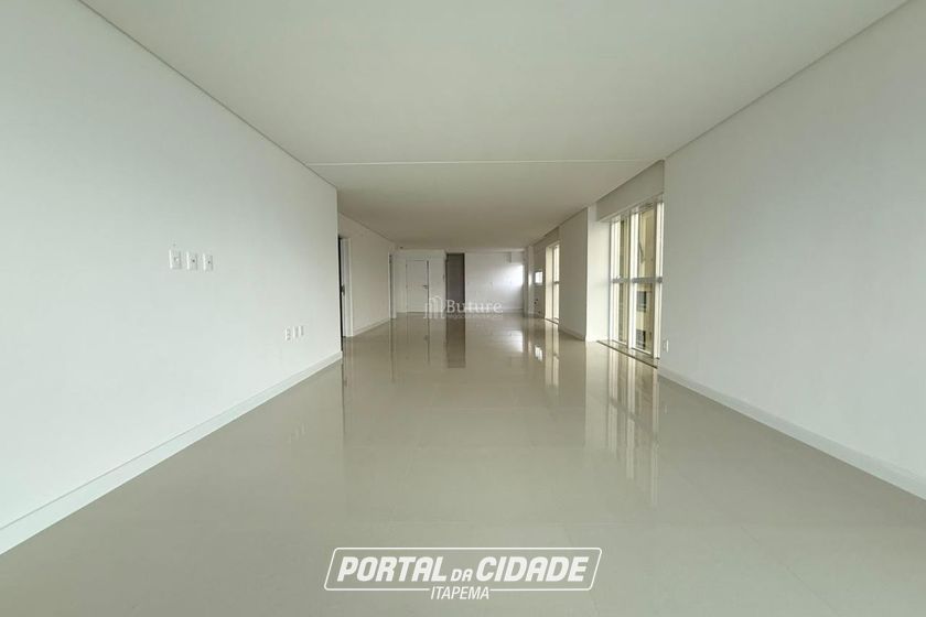 Apartamento &agrave; venda - 213m&sup2; - Meia Praia