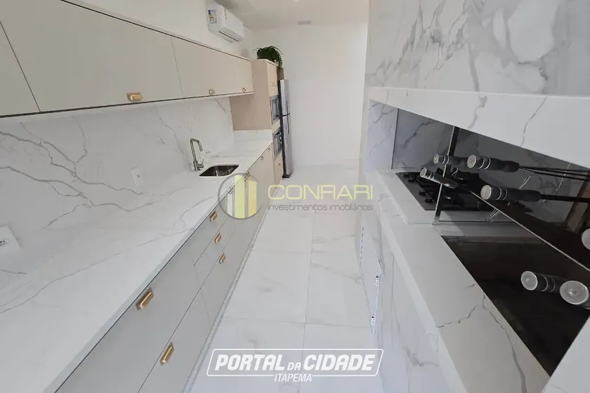 Apartamento &agrave; venda - 105m&sup2; - Meia Praia