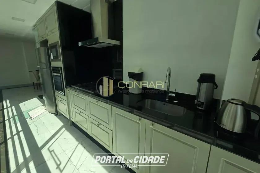 Apartamento &agrave; venda - 130m&sup2; - Meia Praia