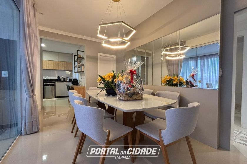 Apartamento &agrave; venda - 130m&sup2; - Meia Praia