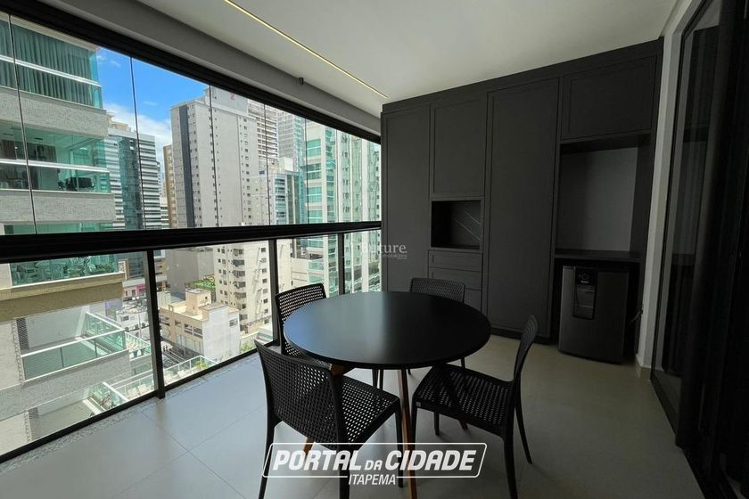 Apartamento &agrave; venda - 135m&sup2; - Meia Praia