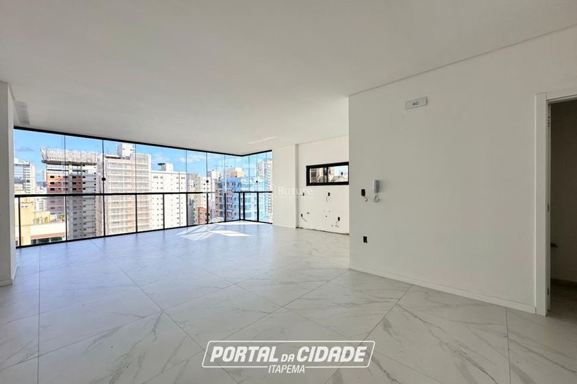 Apartamento &agrave; venda - 138m&sup2; - Meia Praia