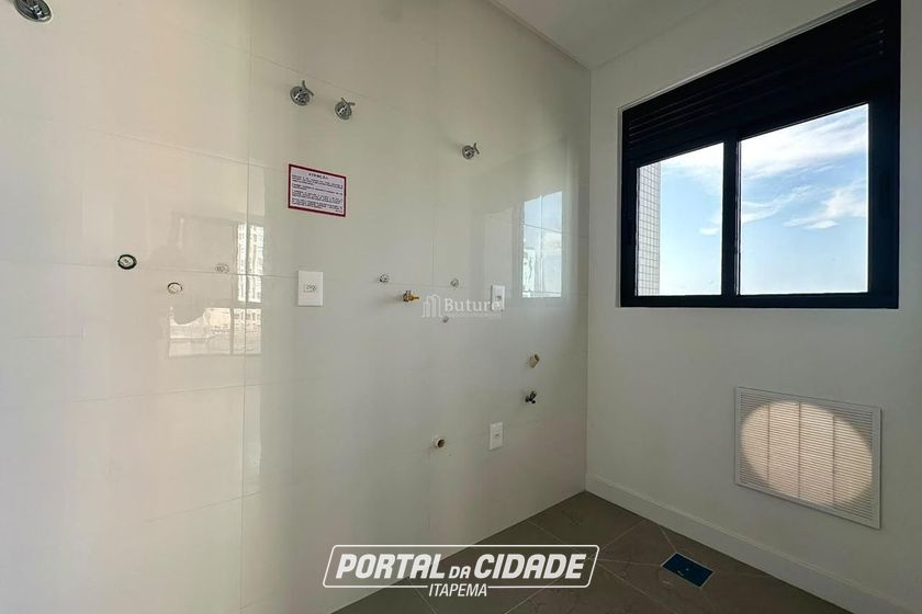 Apartamento &agrave; venda - 130m&sup2; - Meia Praia