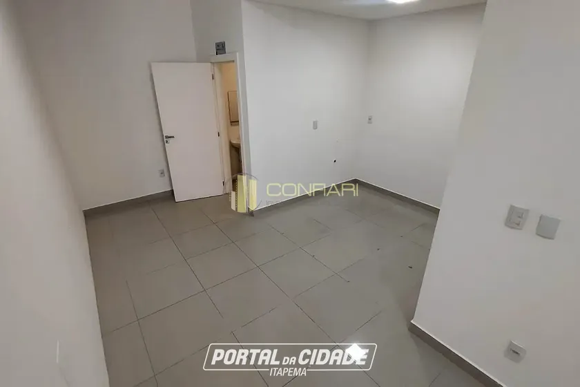 Sala Comercial para alugar - 125m&sup2; - Meia Praia