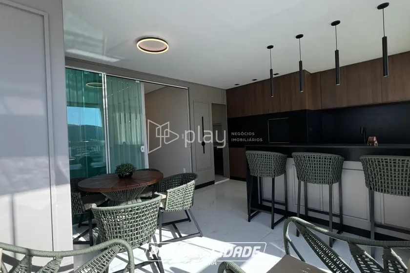 Apartamento &agrave; venda - 159m&sup2; - Meia Praia