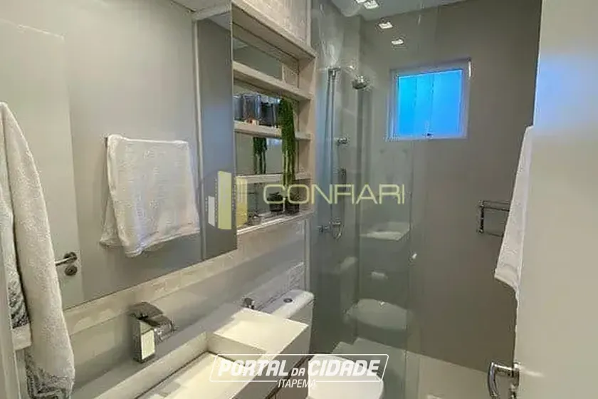 Apartamento &agrave; venda - 145m&sup2; - Meia Praia