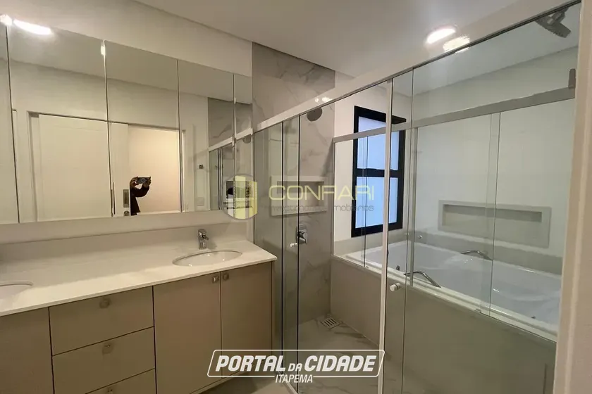 Apartamento para alugar - 187m&sup2; - meia praia