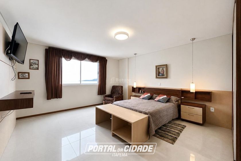 Apartamento &agrave; venda - 212m&sup2; - Meia Praia