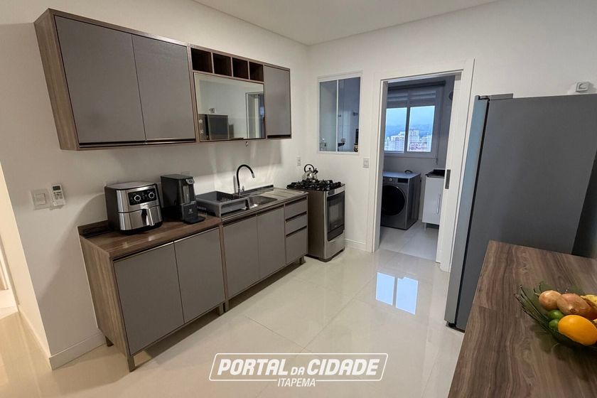 Apartamento para alugar - 115m&sup2; - Meia Praia