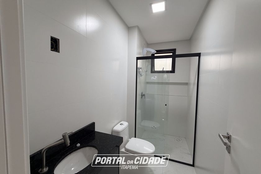 Apartamento &agrave; venda - 102m&sup2; - Meia Praia